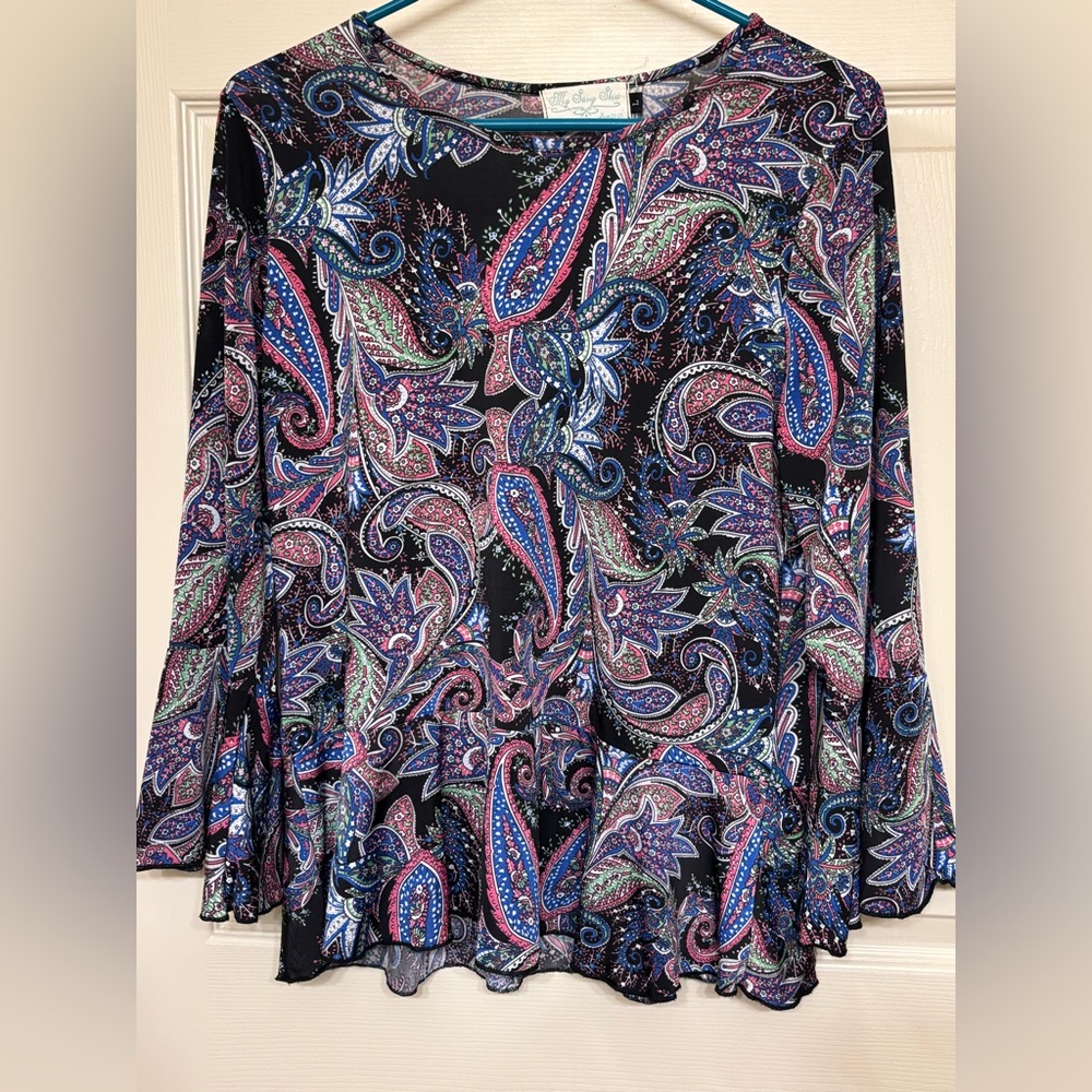 Cute bell sleeve top!